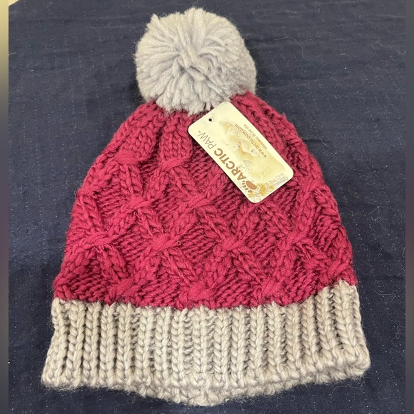 Two-Tone Knit Pom Beanie with Removable Rhinestone Star Clip - Picture 6 of 8